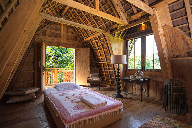 Seaside Luxury with Cultural Charm – Bali Villa 1054