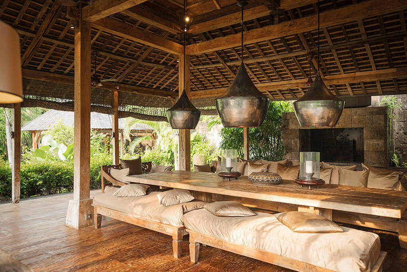 Seaside Luxury with Cultural Charm – Bali Villa 1054