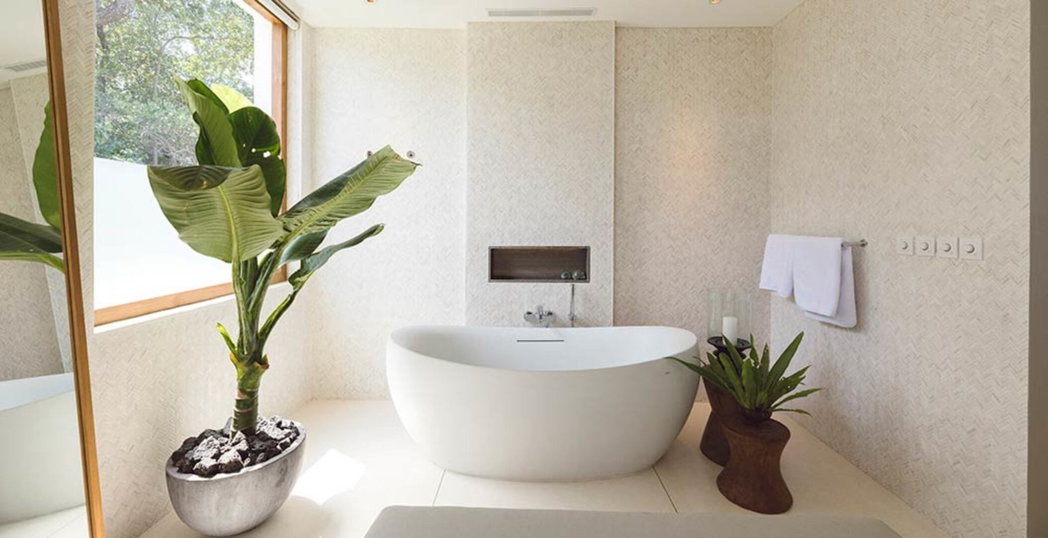 Glamorous Beachside Escape in Seminyak, Bali Villa 1055