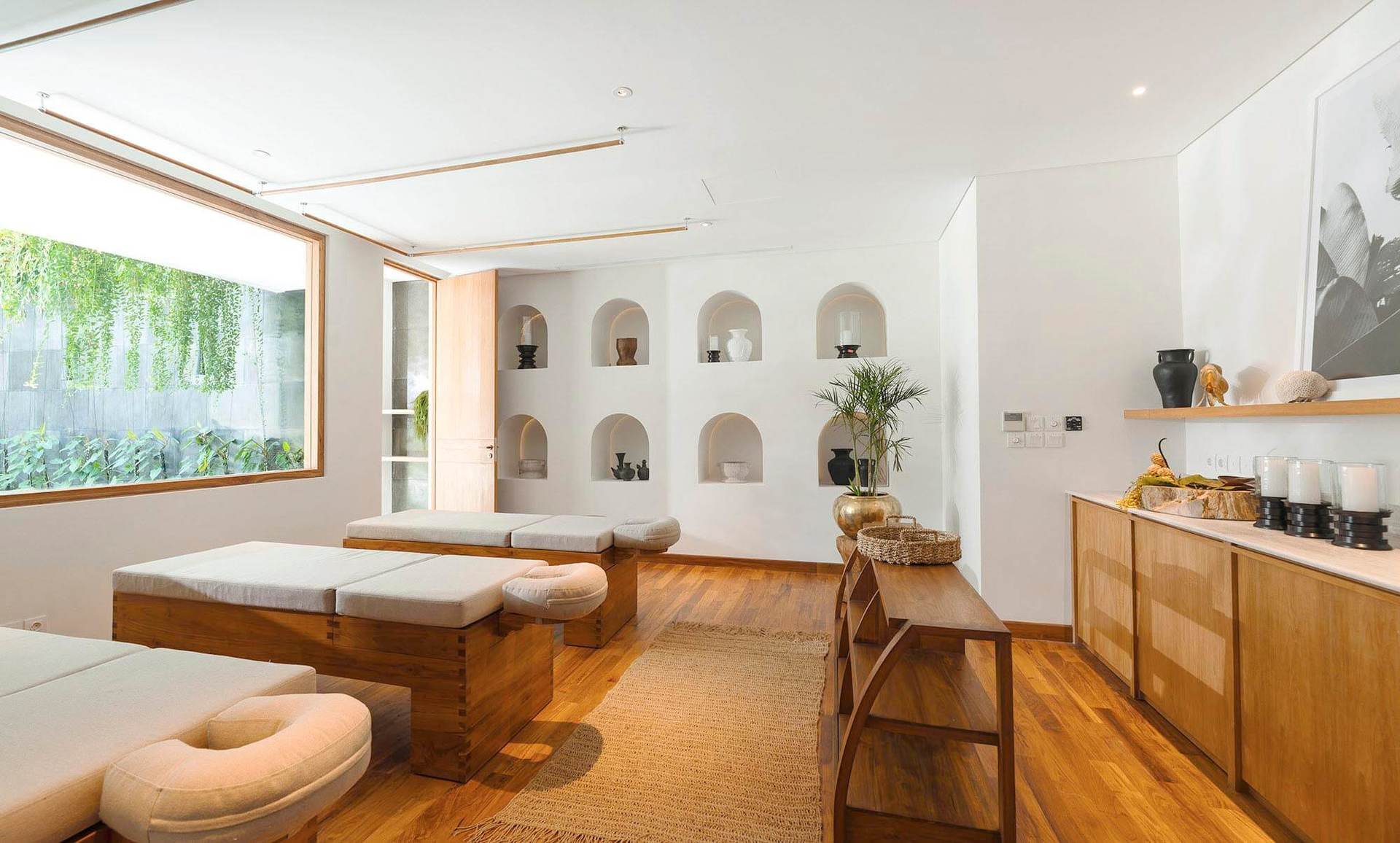 Glamorous Beachside Escape in Seminyak, Bali Villa 1055