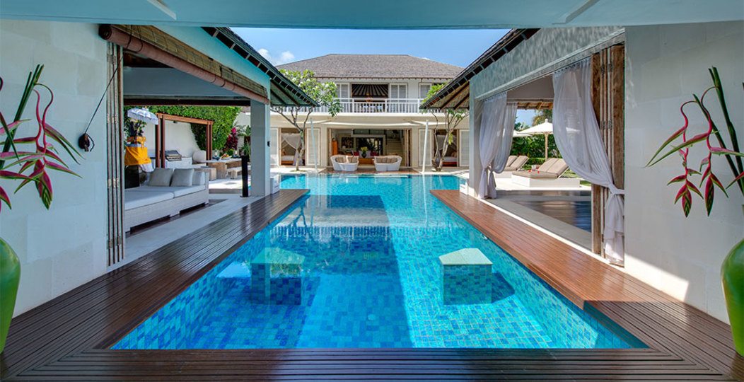 Lush Escapes by the Ocean – Bali Villa 1064