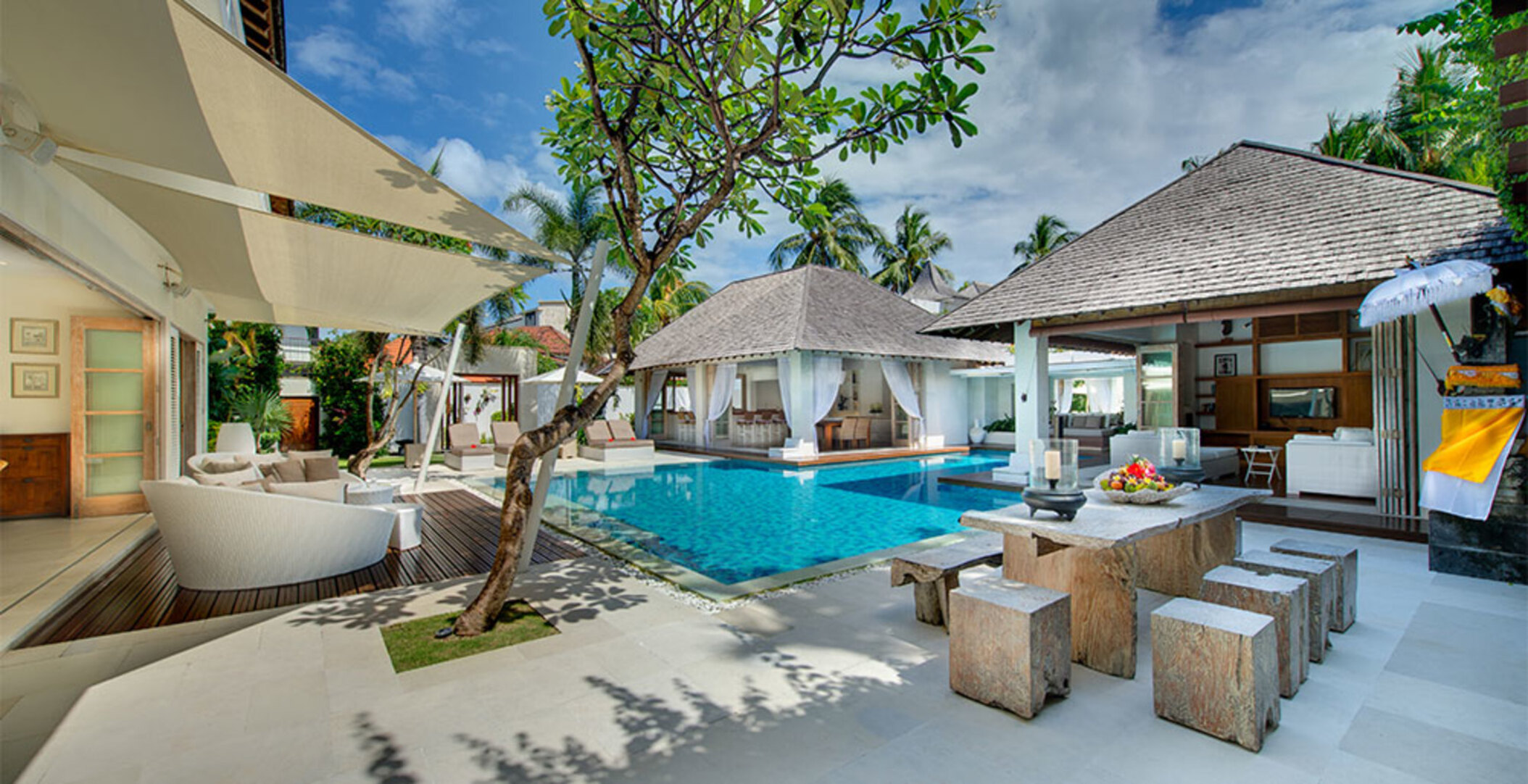 Lush Escapes by the Ocean – Bali Villa 1064