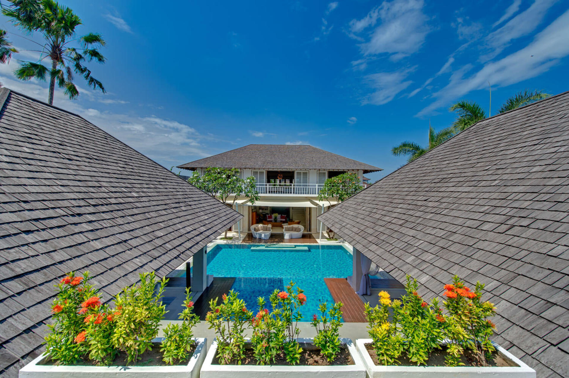 Lush Escapes by the Ocean – Bali Villa 1064