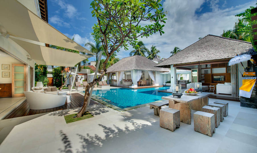Lush Escapes by the Ocean – Bali Villa 1064