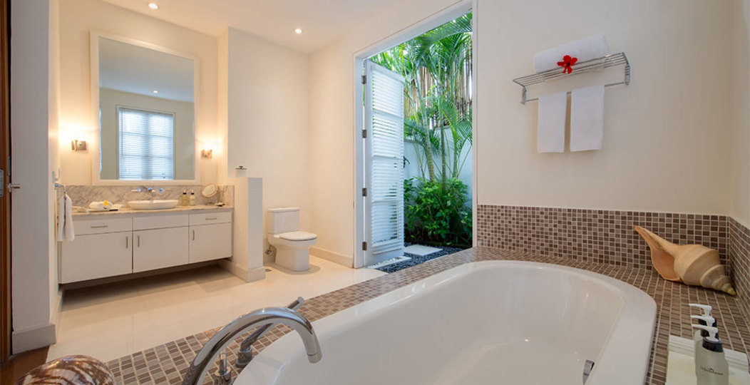 Lush Escapes by the Ocean – Bali Villa 1064