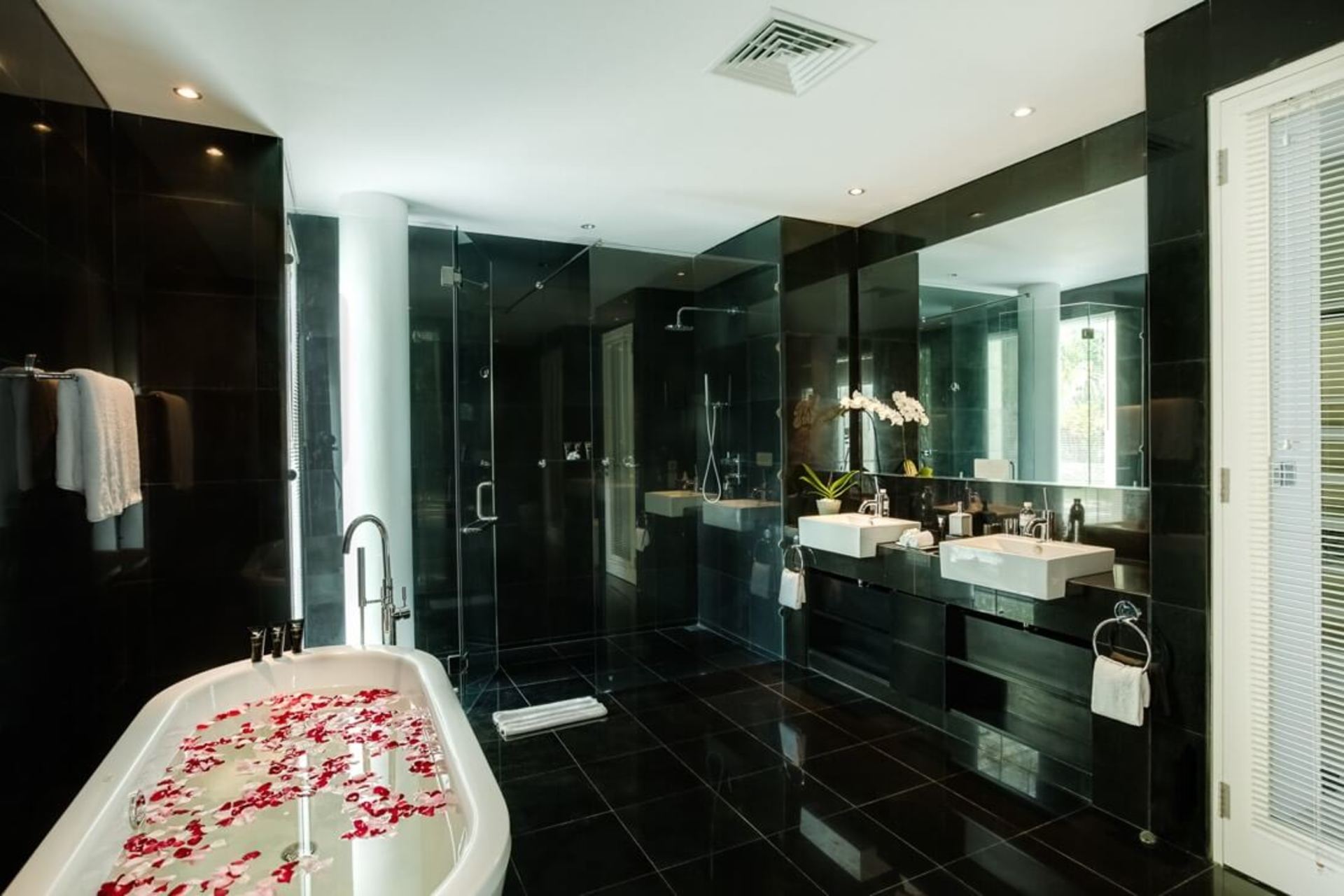 Cliffside Retreat with Pool & Ocean Views – Bali Villa 1065