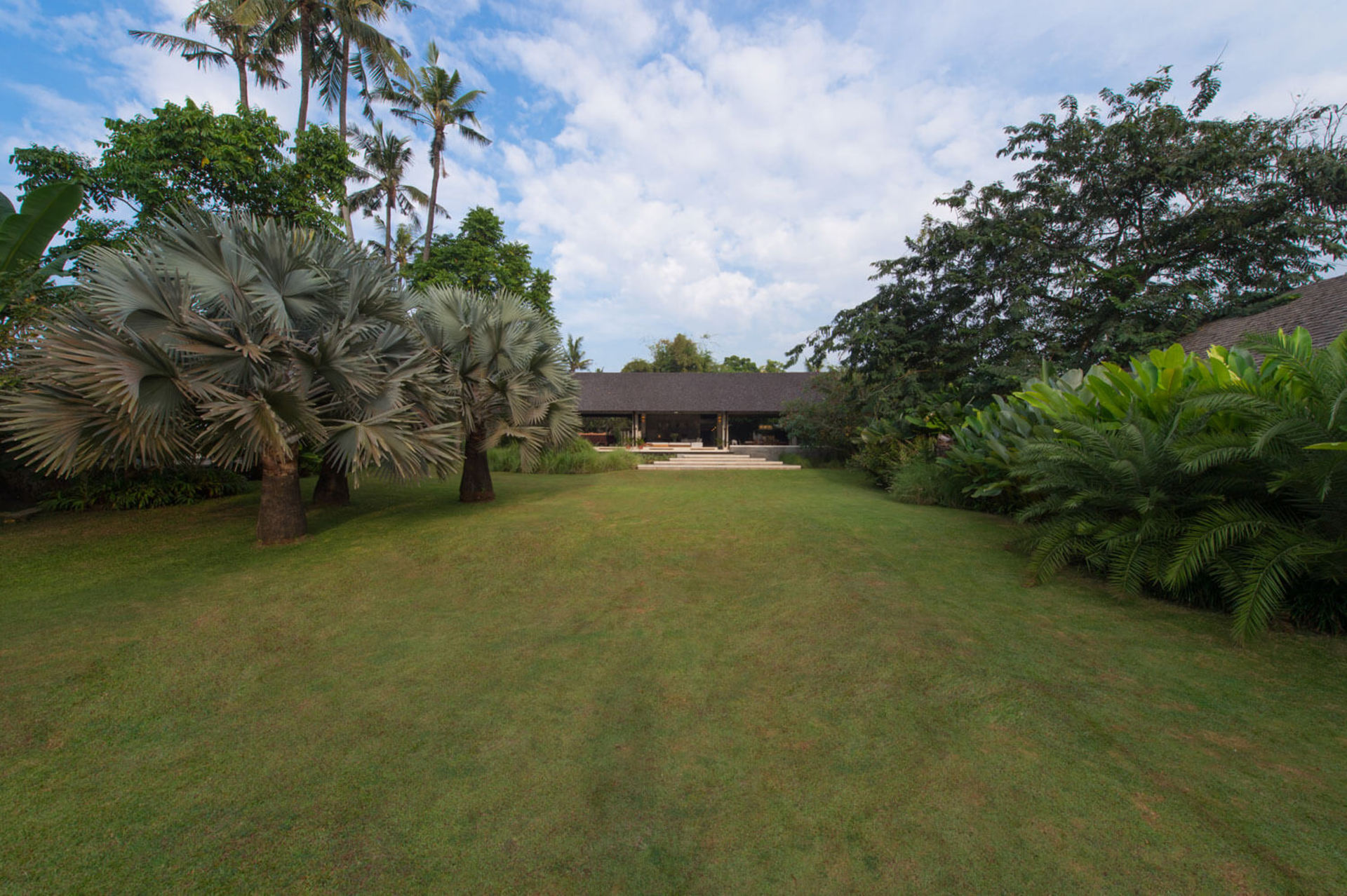 Luxury Rooted in Serenity – Bali Villa 1074