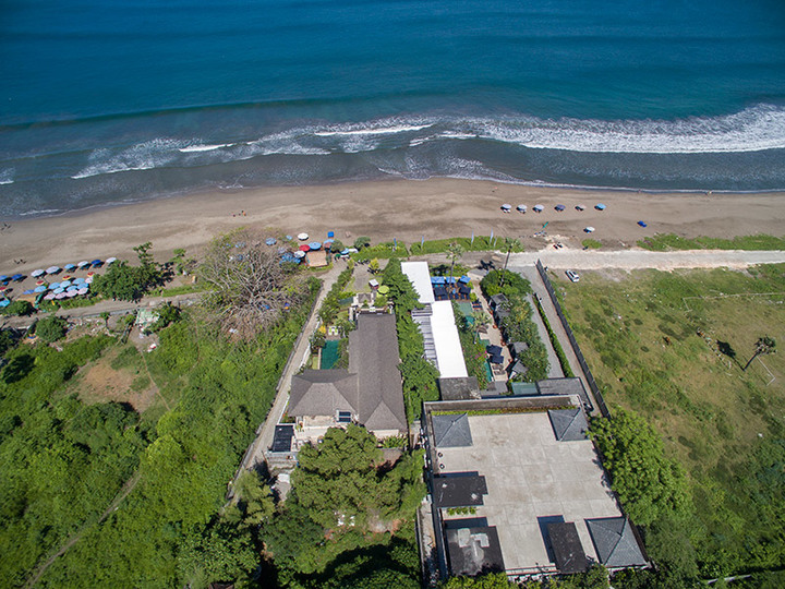Beachfront Bliss Awaits You – Bali Villa 1076