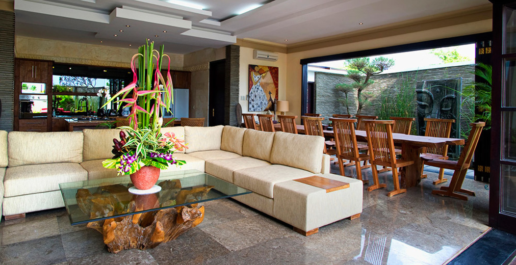 Beachfront Bliss Awaits You – Bali Villa 1076