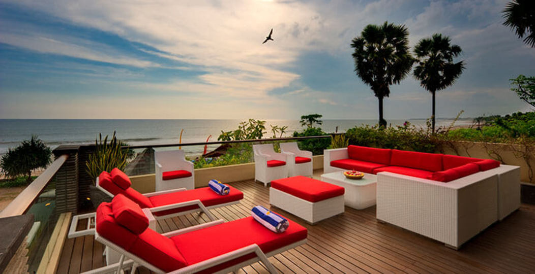 Beachfront Bliss Awaits You – Bali Villa 1076