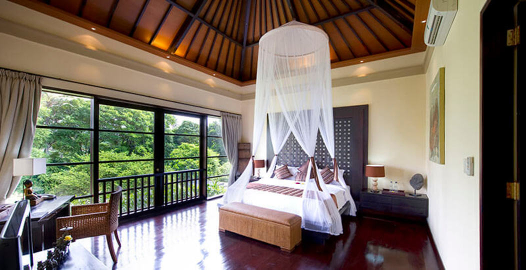 Beachfront Bliss Awaits You – Bali Villa 1076