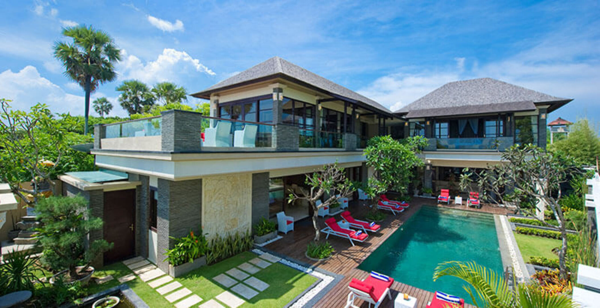 Beachfront Bliss Awaits You – Bali Villa 1076