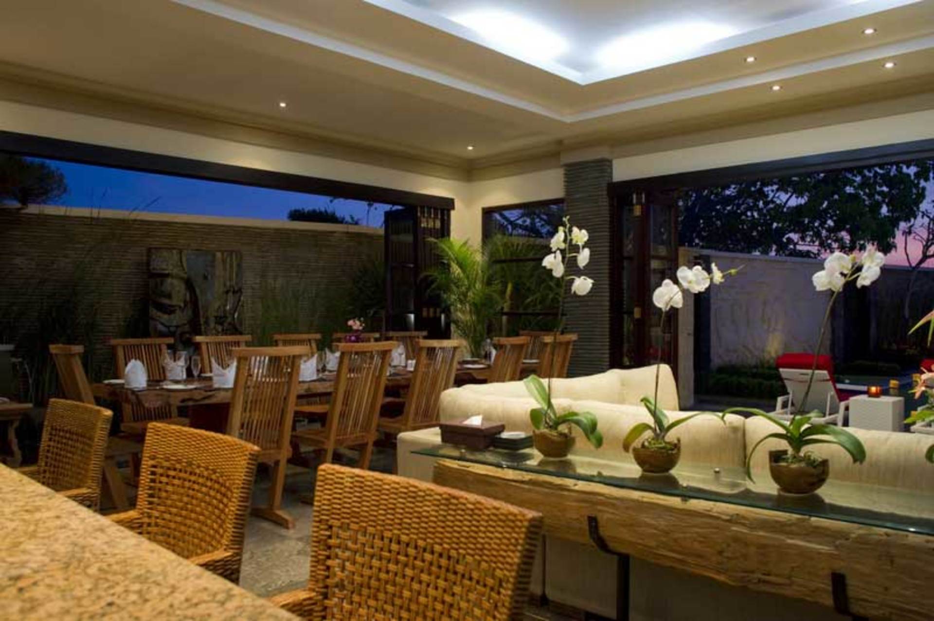 Beachfront Bliss Awaits You – Bali Villa 1076
