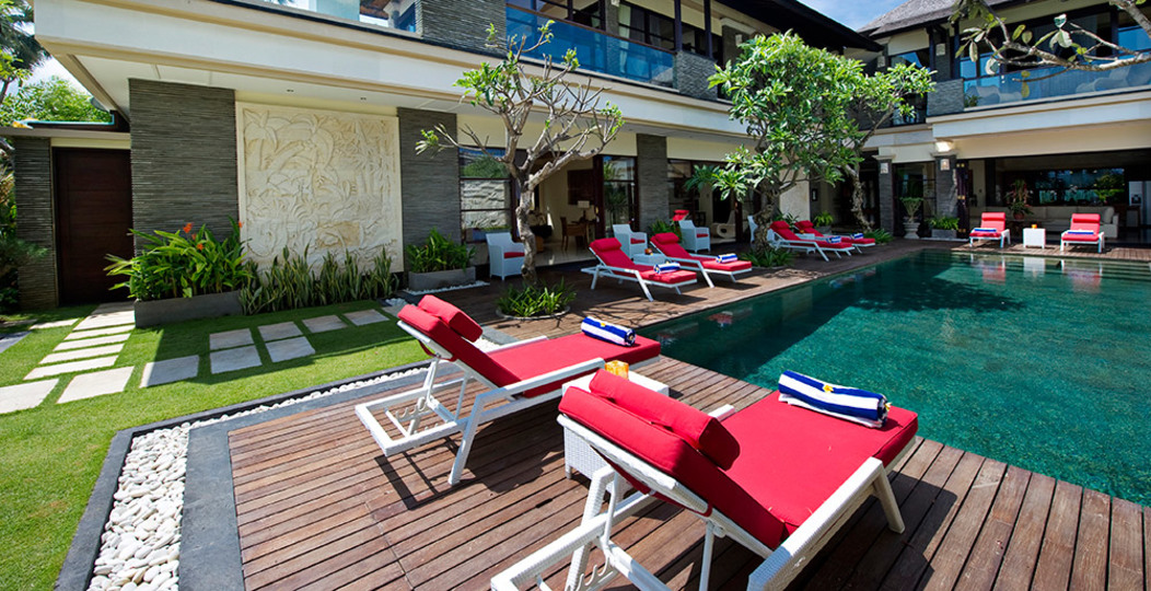 Beachfront Bliss Awaits You – Bali Villa 1076