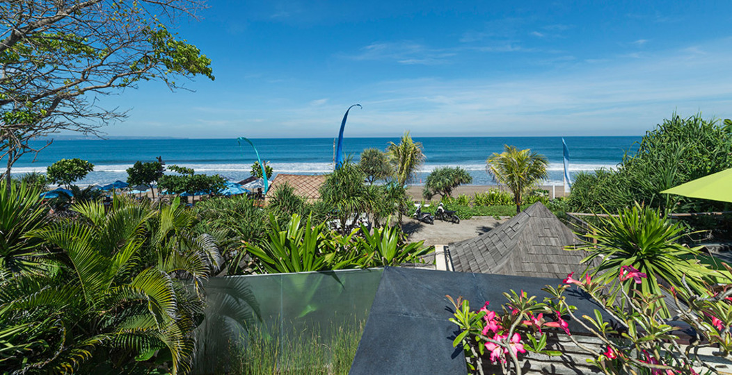 Beachfront Bliss Awaits You – Bali Villa 1076