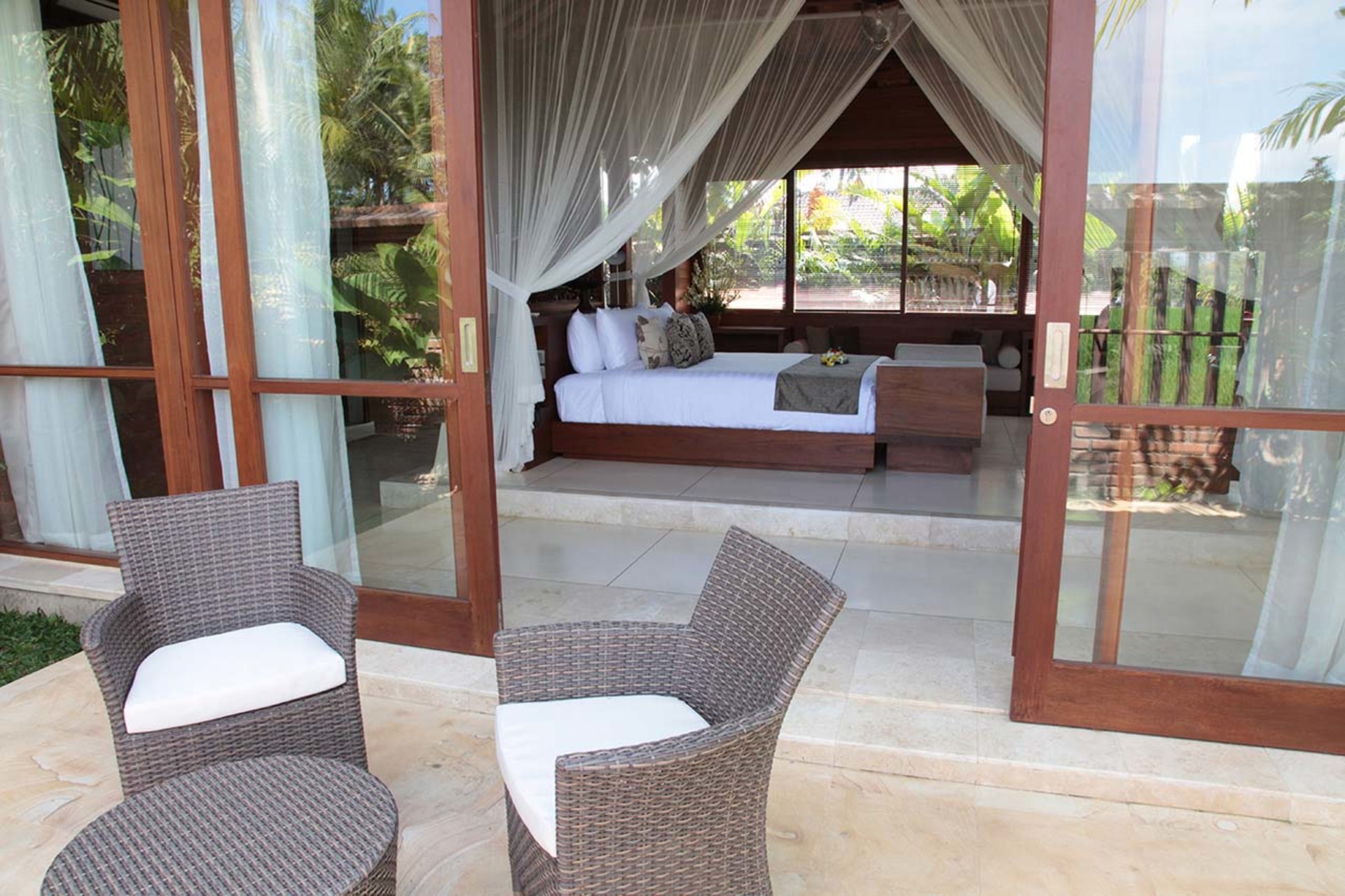 A Private Bali Haven Just Steps from the Sea – 1081