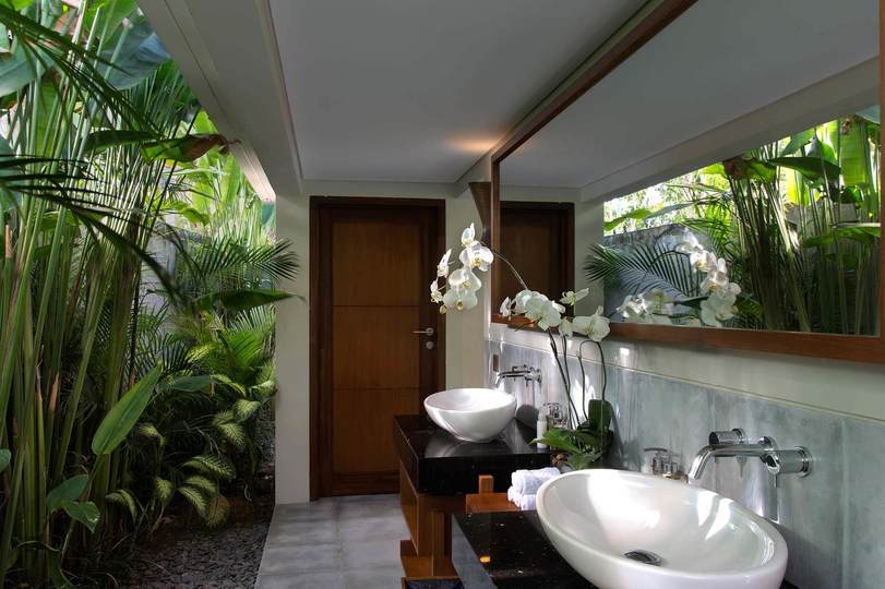 Luxury by the Ocean’s Edge – Bali Villa 1087