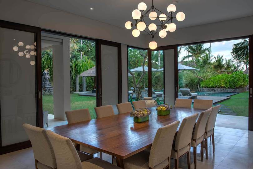 Luxury by the Ocean’s Edge – Bali Villa 1087
