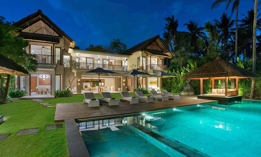 Luxury by the Ocean’s Edge – Bali Villa 1087