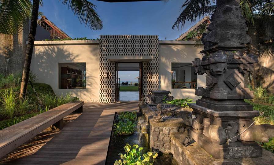 Luxury by the Ocean’s Edge – Bali Villa 1087