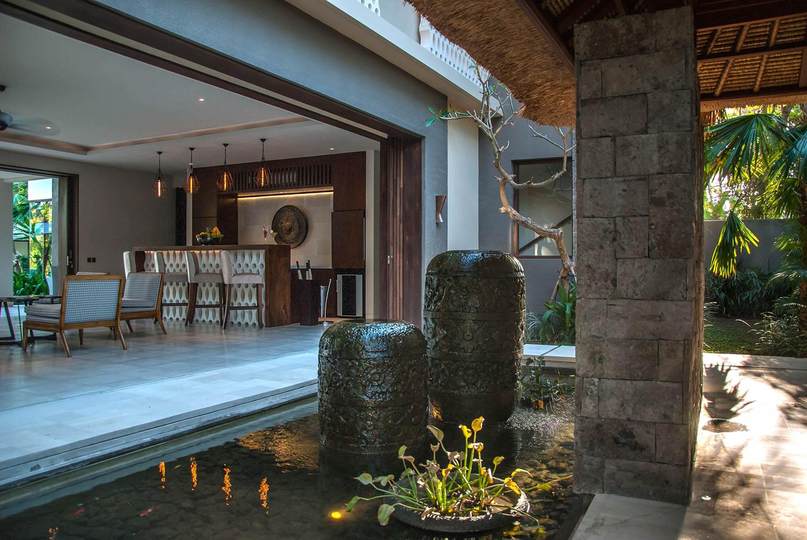 Luxury by the Ocean’s Edge – Bali Villa 1087