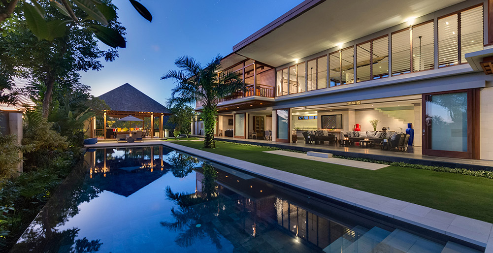Spacious Luxury Retreat Near Beach – Bali Villa 1098