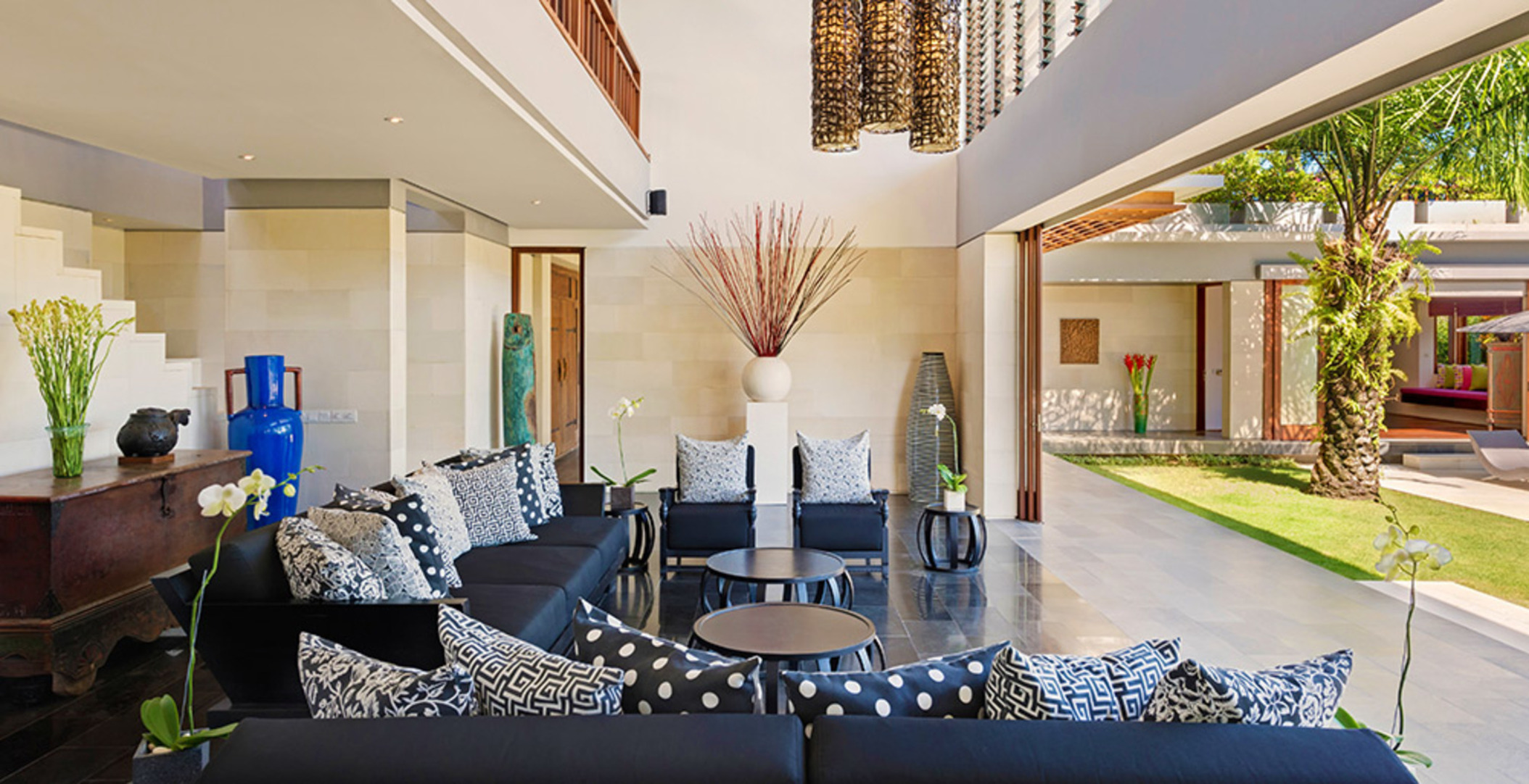 Spacious Luxury Retreat Near Beach – Bali Villa 1098