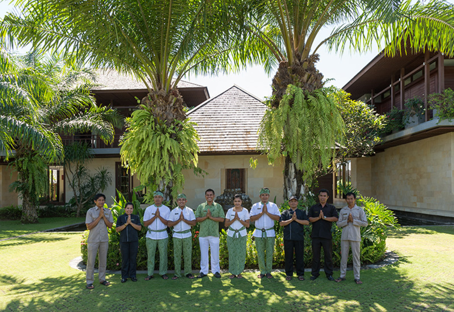 Spacious Luxury Retreat Near Beach – Bali Villa 1098
