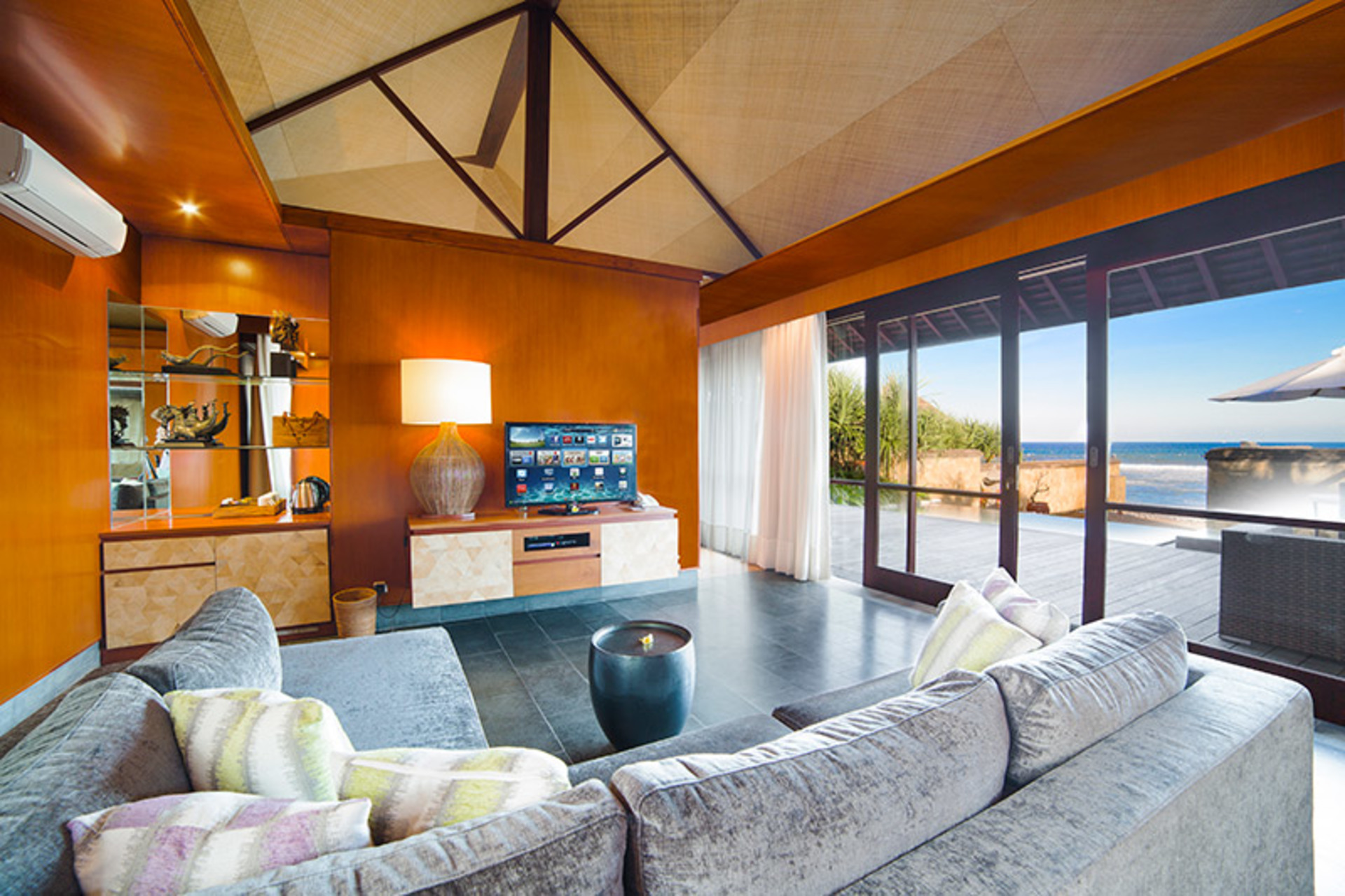 Private Beachfront Escape – Bali Villa 1115