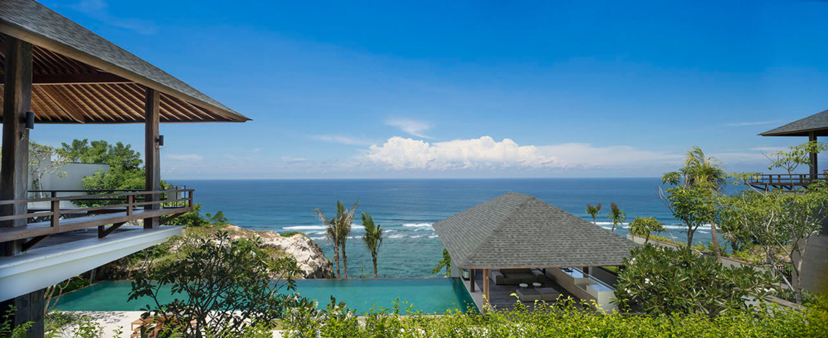 Experience Ultimate Luxury by the Beach, Bali Villa 1129