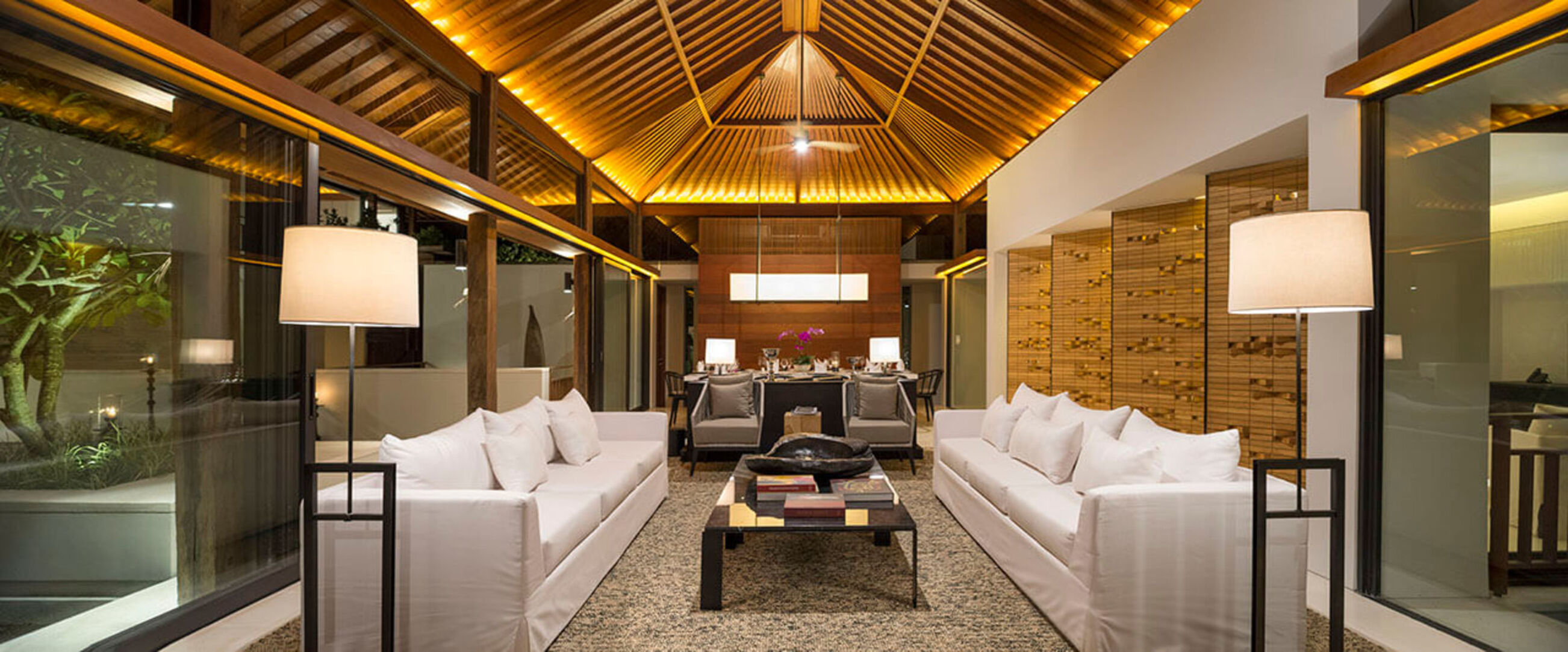 Experience Ultimate Luxury by the Beach, Bali Villa 1129