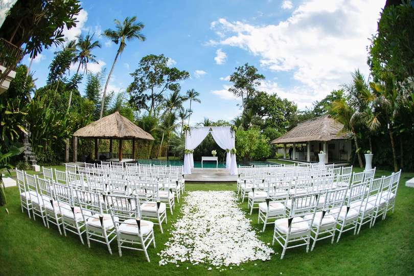 Rent a Luxury Villa in Bali Close to the Beach, Bali Villa 1130