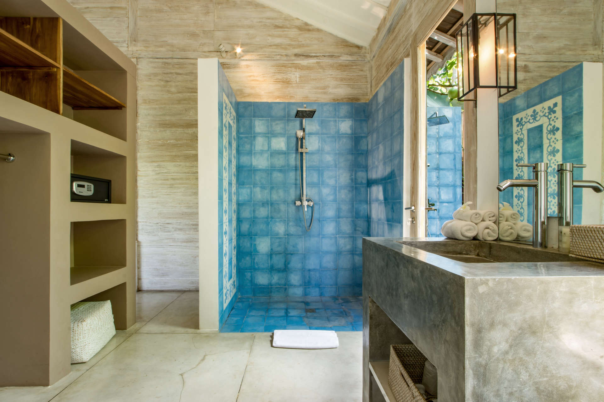 Picture Relaxing Beside Your Private Pool in Kerobokan, Bali Villa 2007