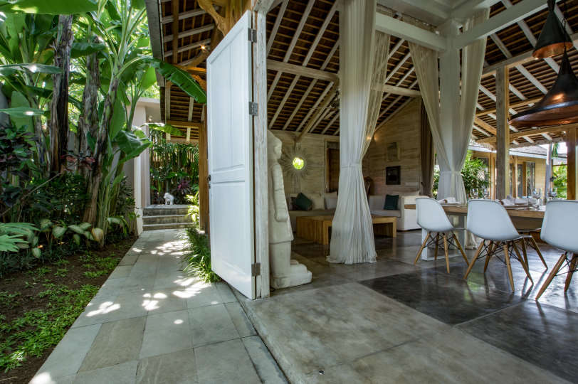 Picture Relaxing Beside Your Private Pool in Kerobokan, Bali Villa 2007