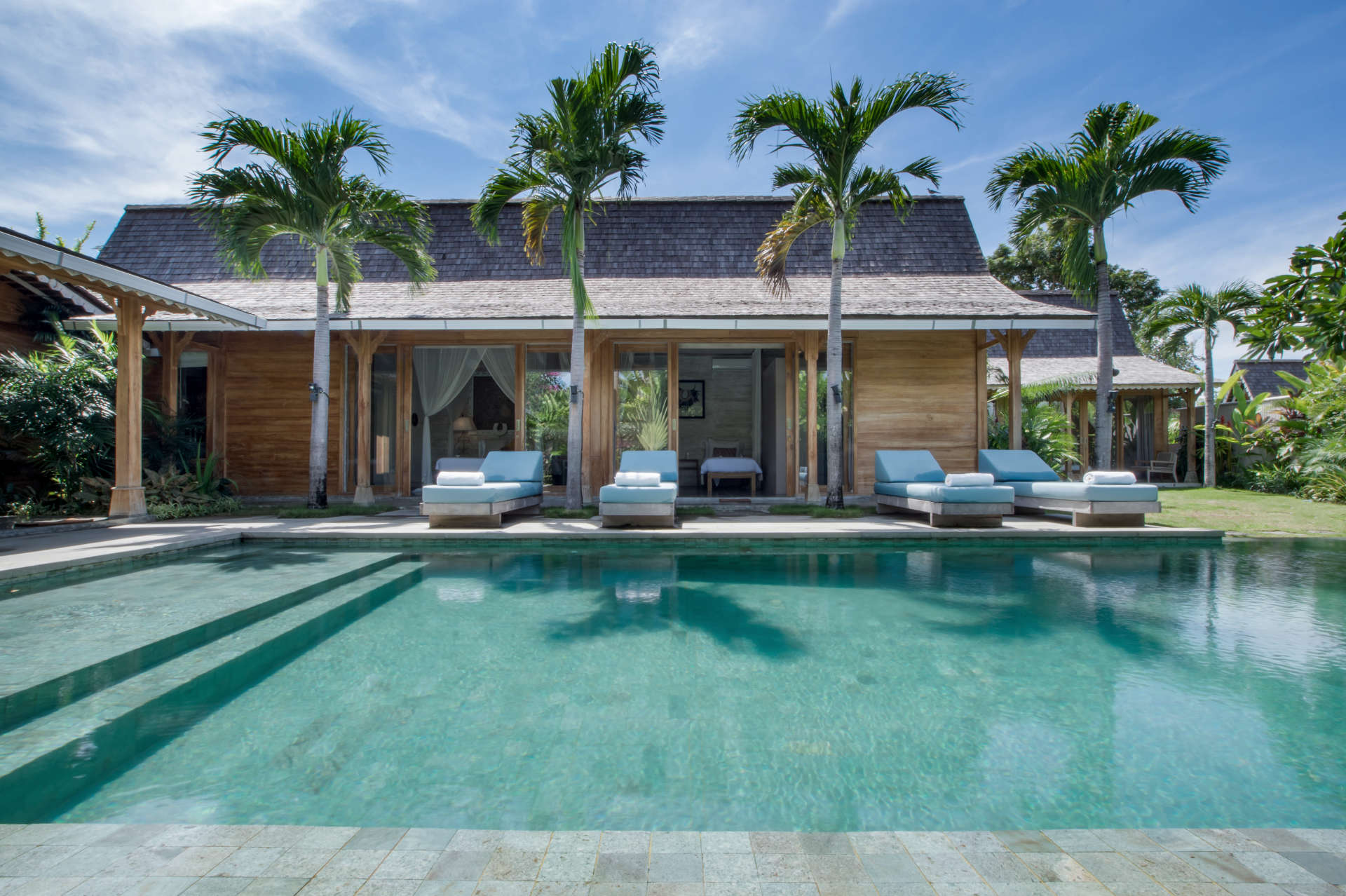 Picture Relaxing Beside Your Private Pool in Kerobokan, Bali Villa 2007