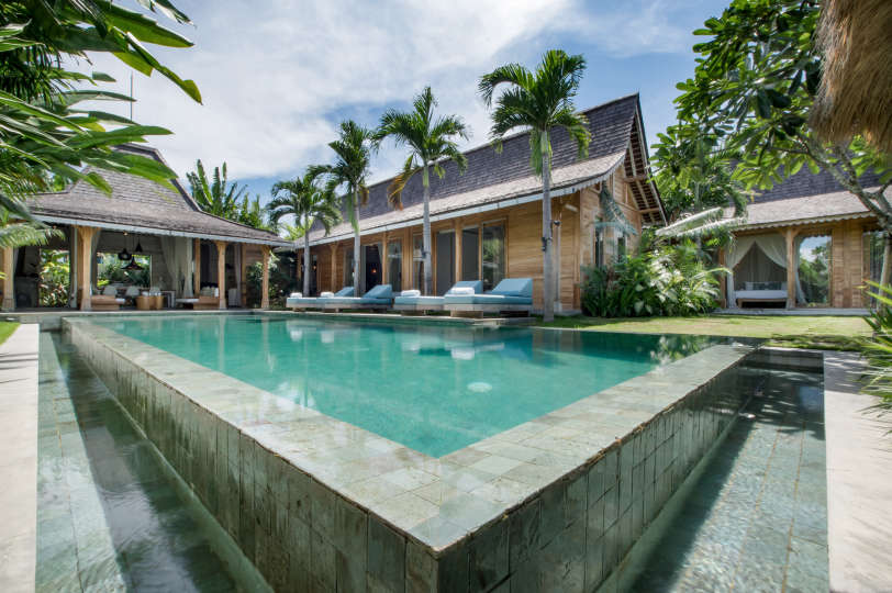 Picture Relaxing Beside Your Private Pool in Kerobokan, Bali Villa 2007