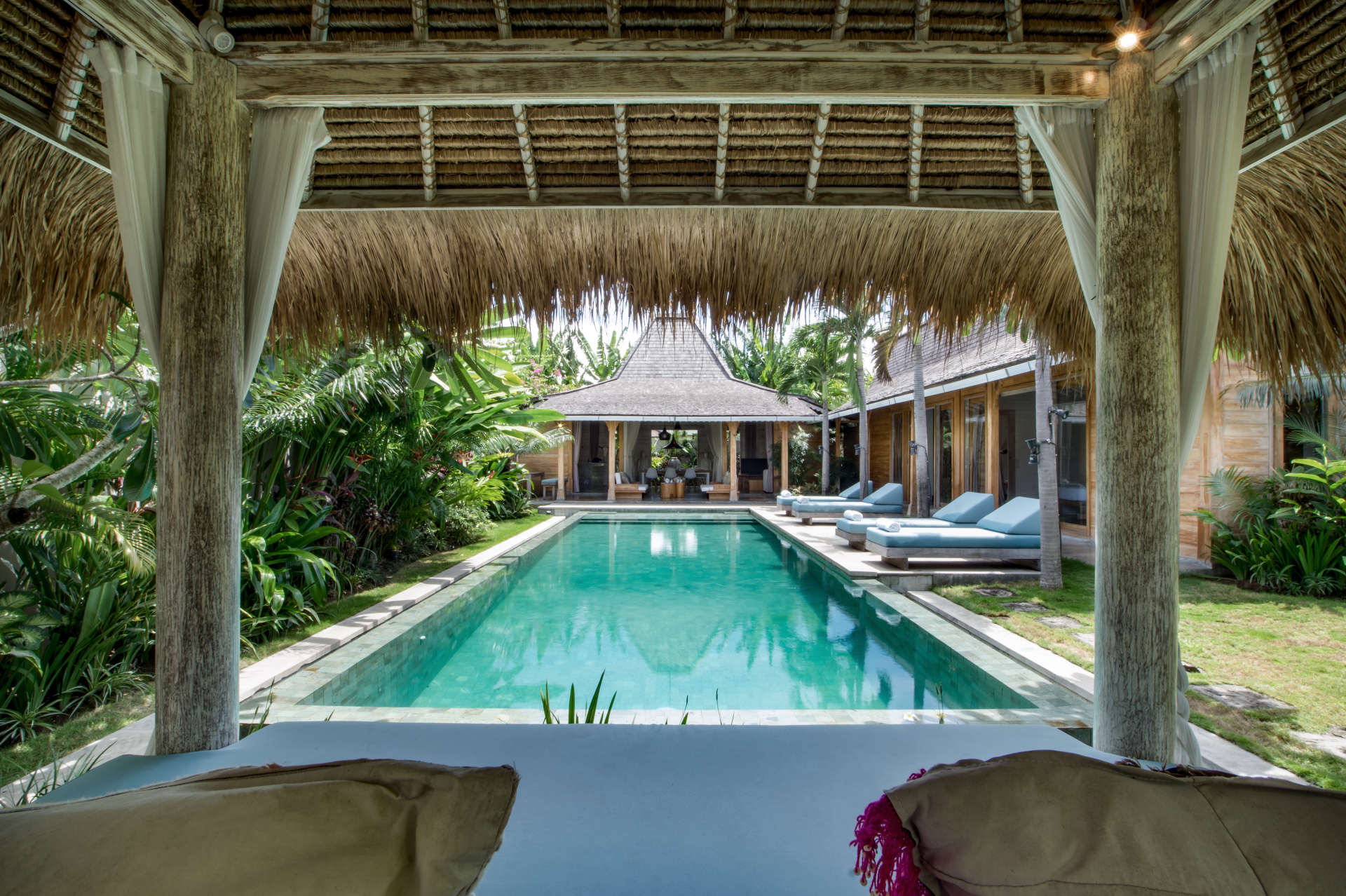 Picture Relaxing Beside Your Private Pool in Kerobokan, Bali Villa 2007