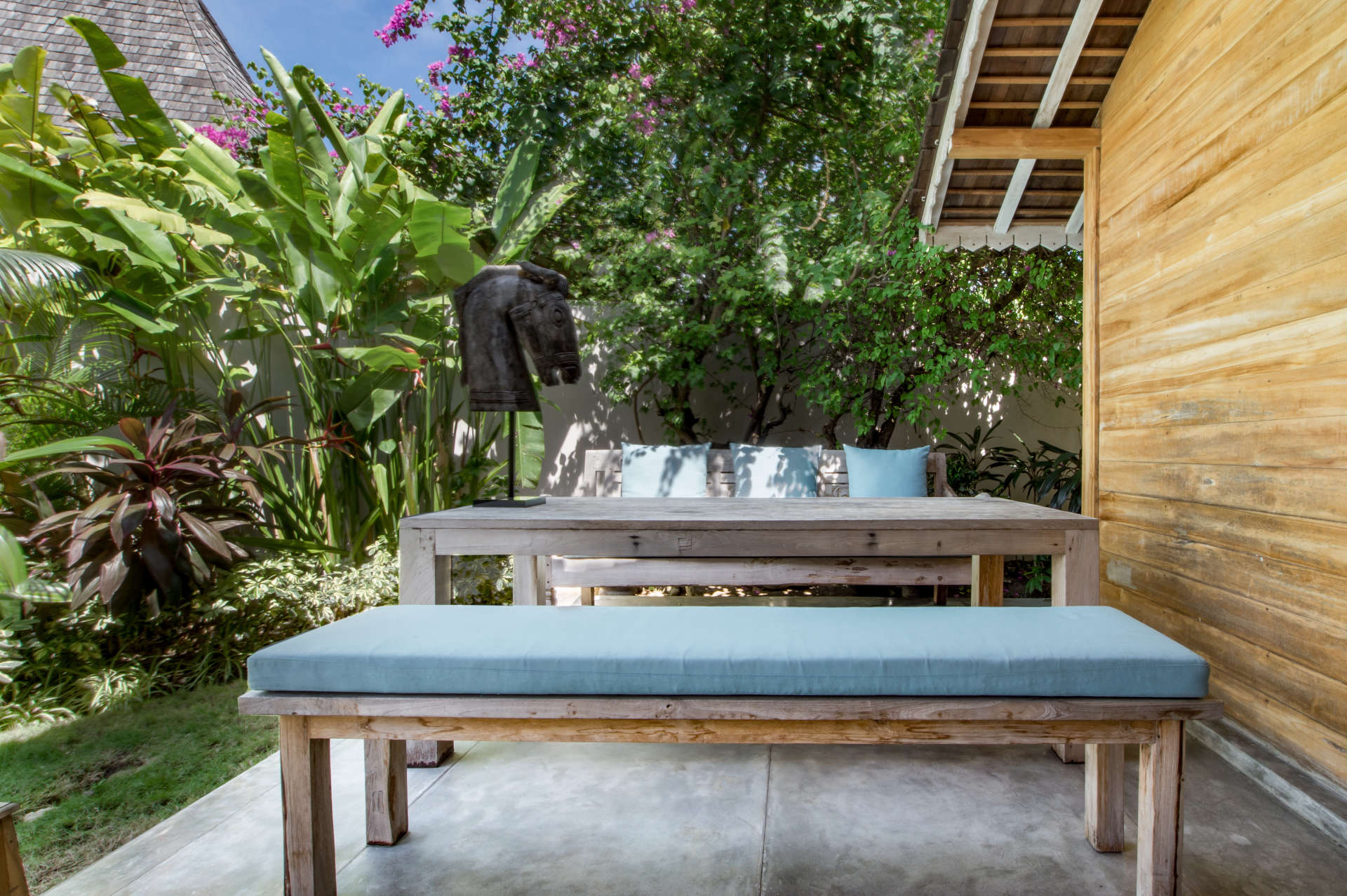 Picture Relaxing Beside Your Private Pool in Kerobokan, Bali Villa 2007