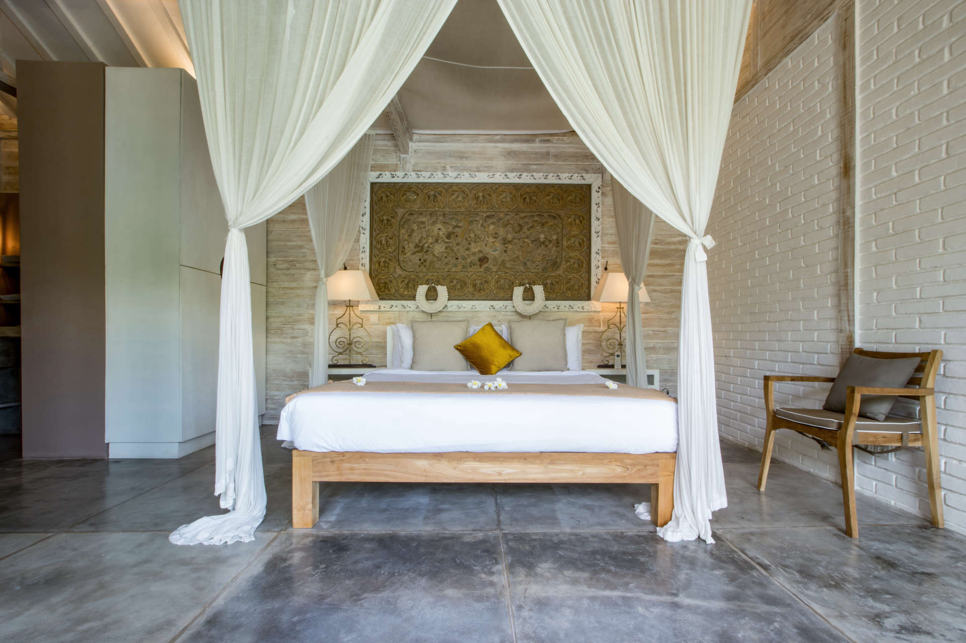 Picture Relaxing Beside Your Private Pool in Kerobokan, Bali Villa 2007