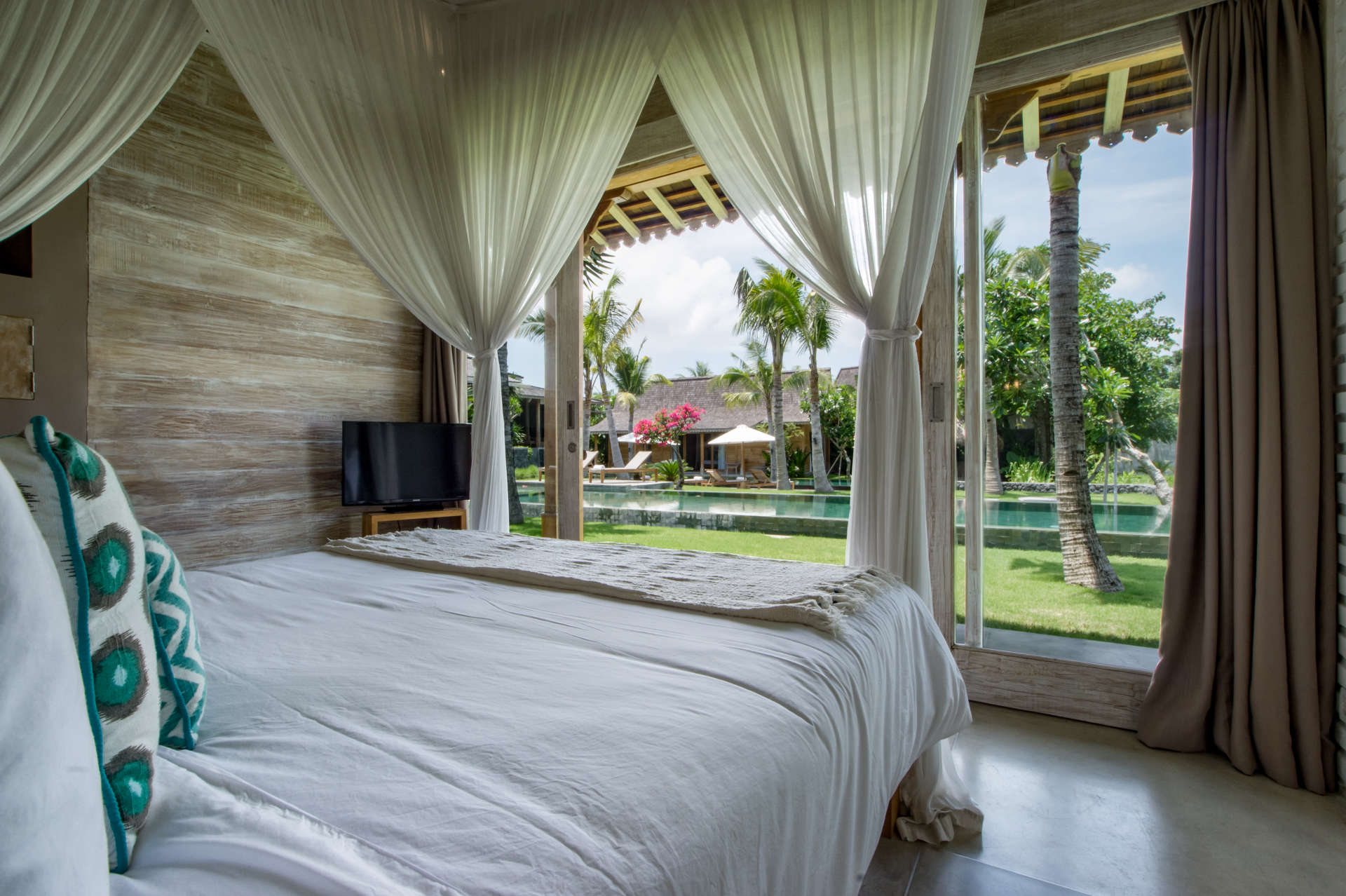 Enjoy a Holiday of a Lifetime Renting Your Own 5 Star Private Villa at the Best Rate in Kerobokan, Villa Bali 2008