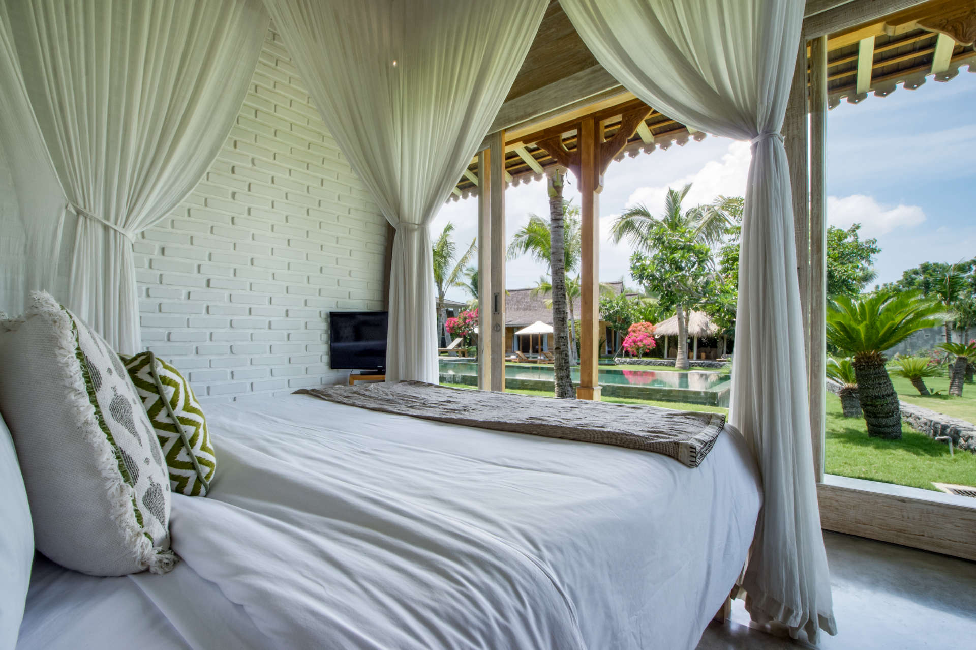 Enjoy a Holiday of a Lifetime Renting Your Own 5 Star Private Villa at the Best Rate in Kerobokan, Villa Bali 2008
