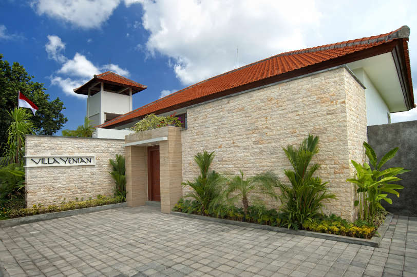 Rent a Luxury Villa in Bali Close to the Beach, Bali Villa 2054