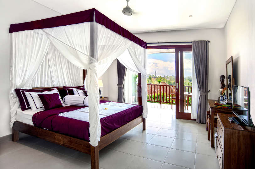 Rent a Luxury Villa in Bali Close to the Beach, Bali Villa 2054