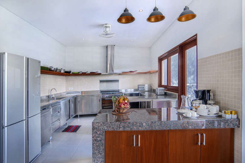 Rent a Luxury Villa in Bali Close to the Beach, Bali Villa 2054