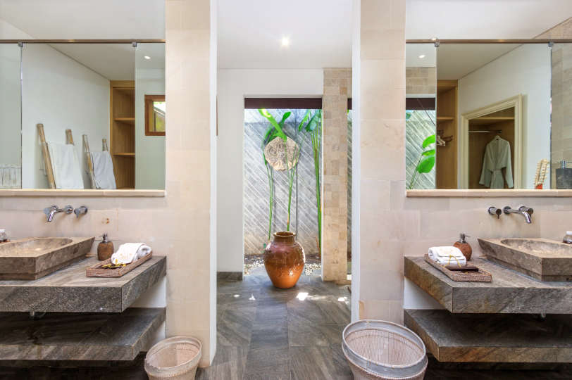 Luxury 5 Bedroom Villa with Private Pool, Bali Villa 2055