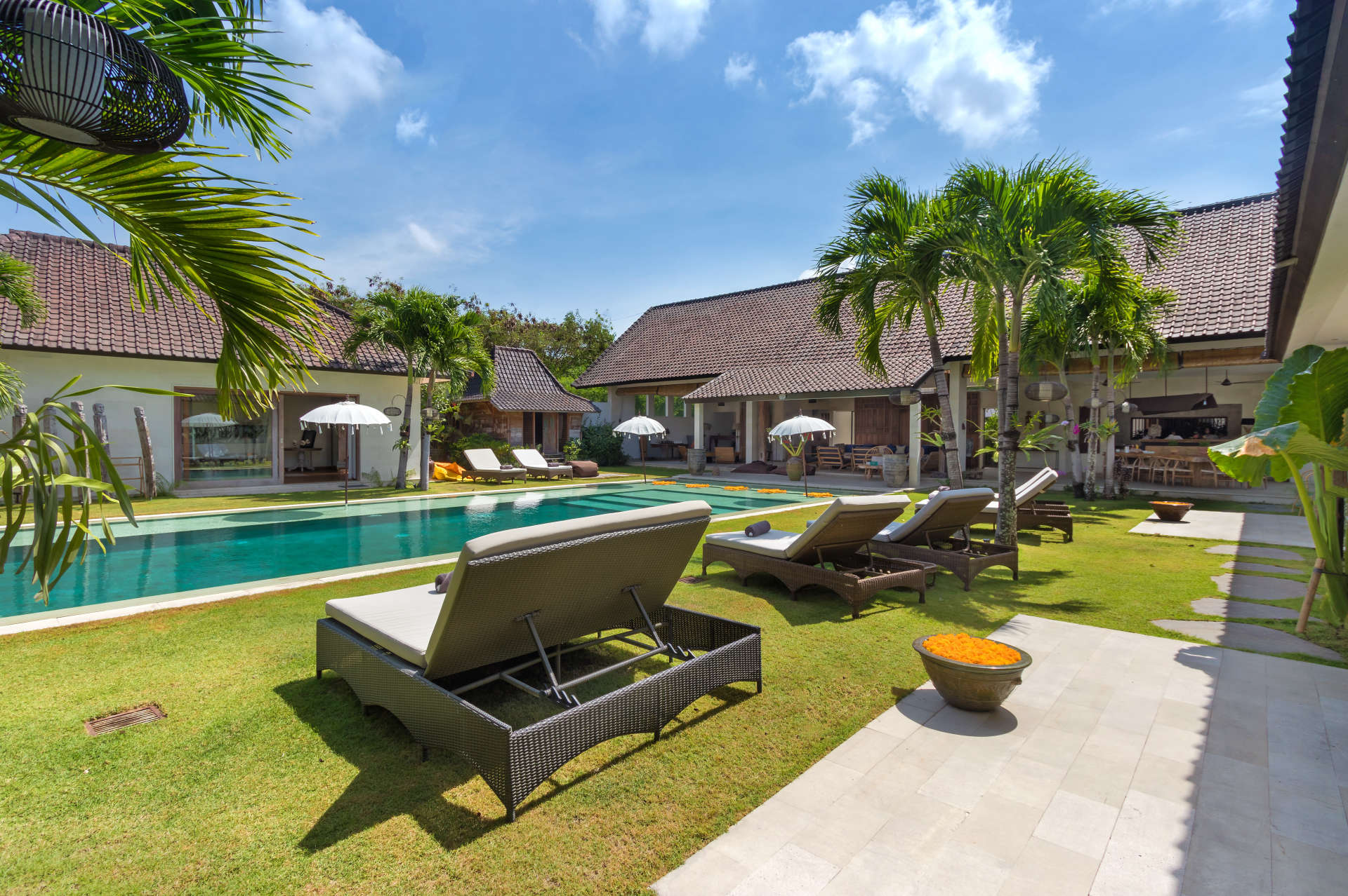 5 Star Villa in Bali, Minutes from the Beach, Bali Villa 2056