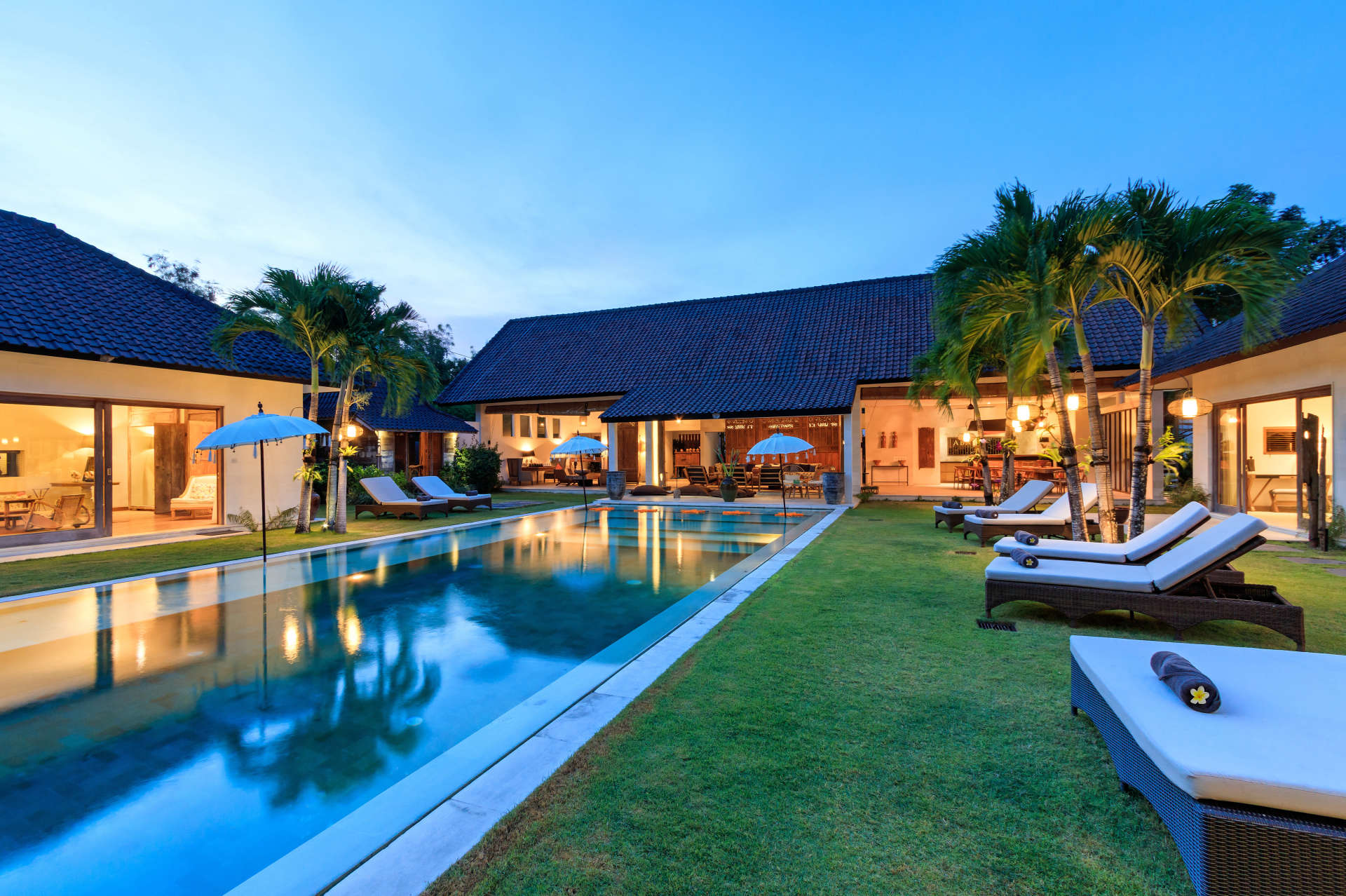 5 Star Villa in Bali, Minutes from the Beach, Bali Villa 2056