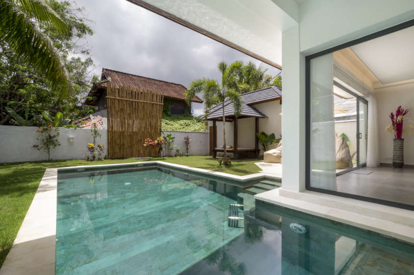 Rent a Luxury Villa in Bali Close to the Beach, Bali Villa 2057