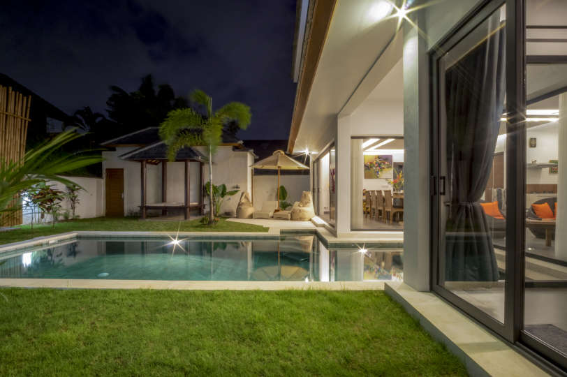 Rent a Luxury Villa in Bali Close to the Beach, Bali Villa 2057