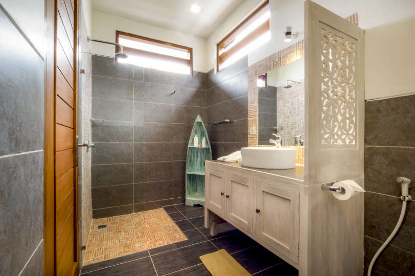 Rent a Luxury Villa in Bali Close to the Beach, Bali Villa 2057